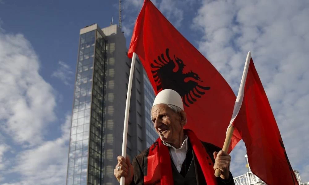 «Οι Κοσοβάροι μιλούν για Μεγάλη Αλβανία, αλλά οι Σέρβοι απαγορεύεται να μιλούν για «Σερβικό Κόσμο»